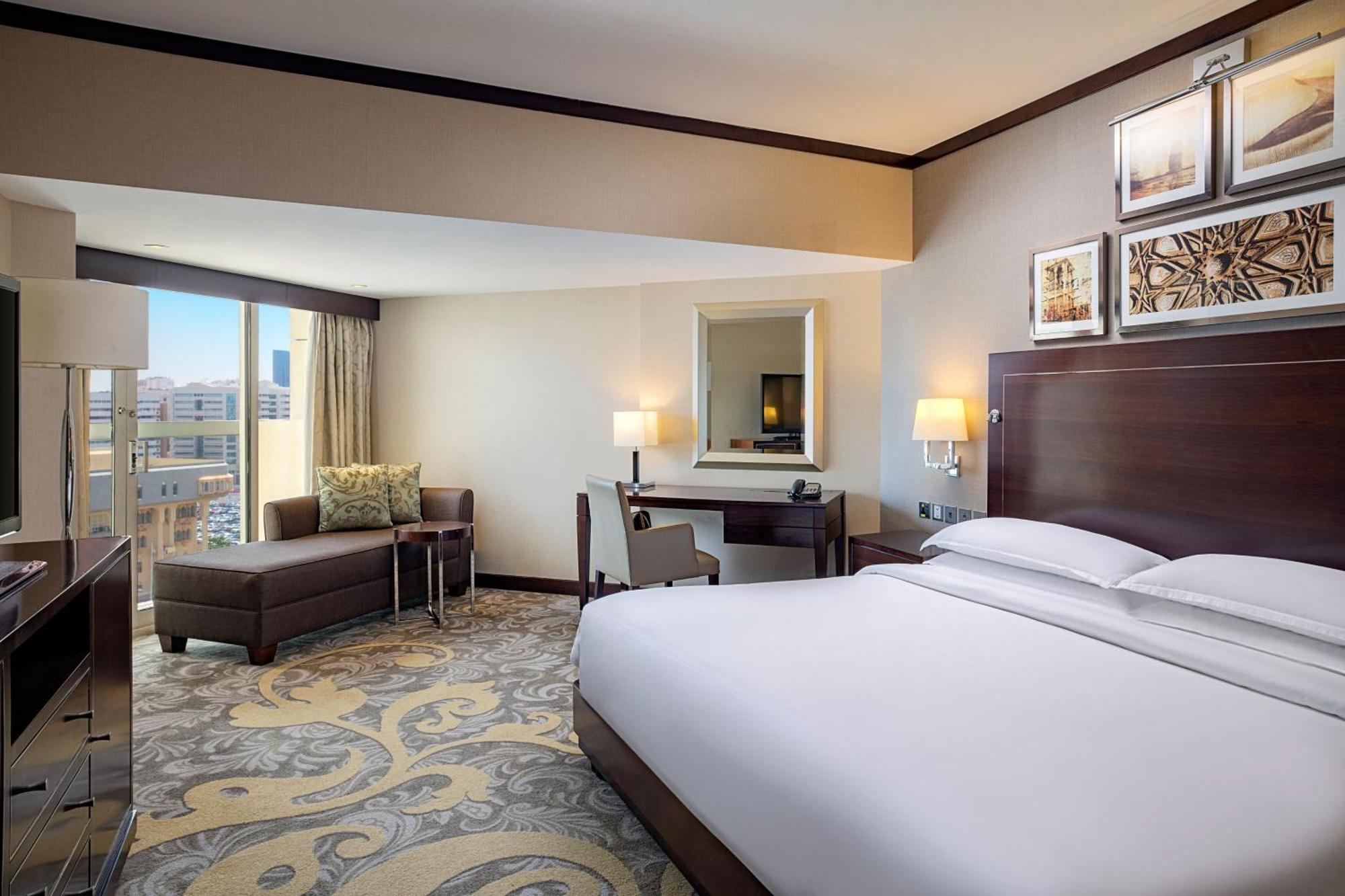 Sheraton Dubai Creek Hotel & Towers Kültér fotó A guest room at the Hilton Cairo