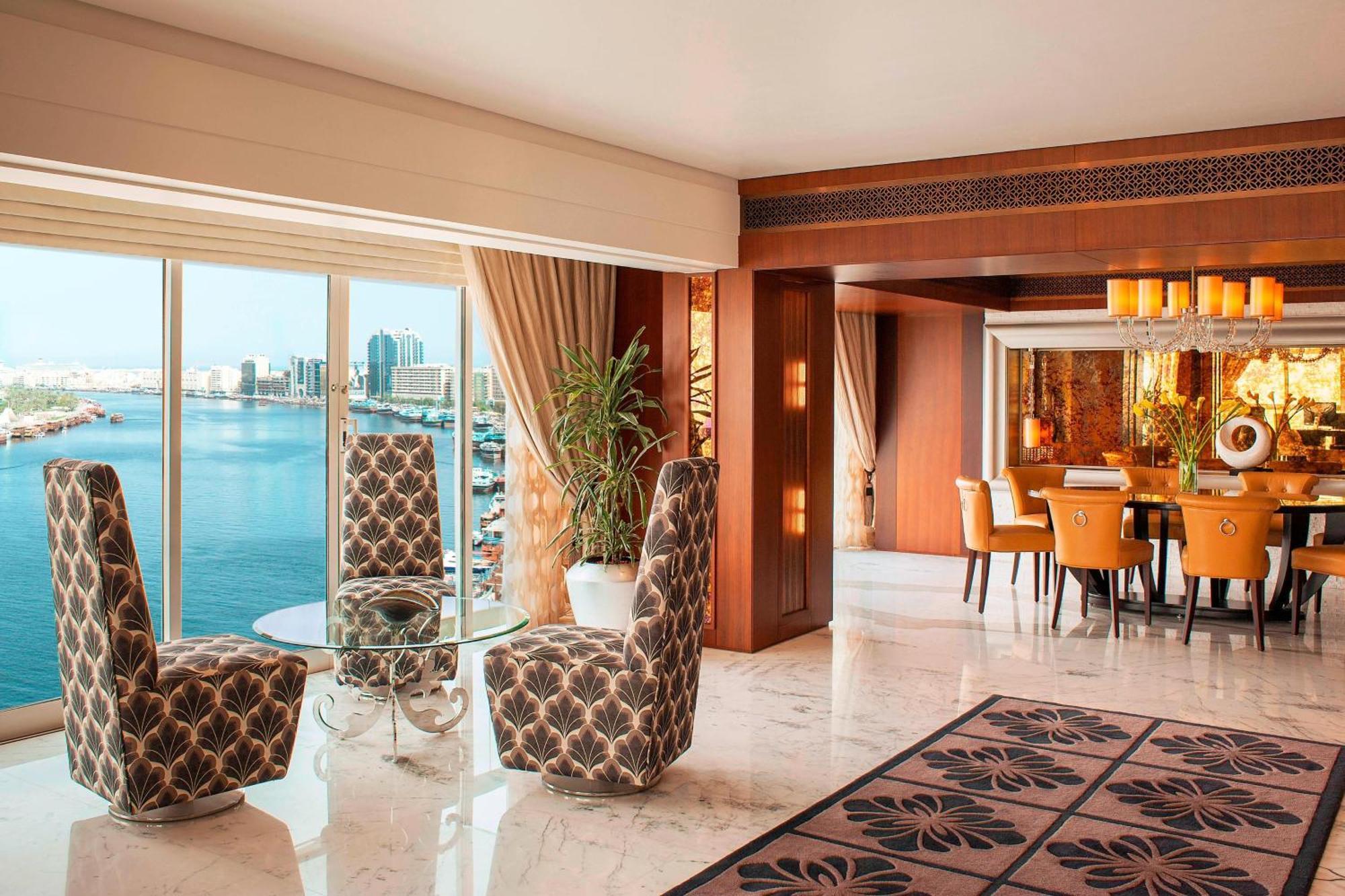 Sheraton Dubai Creek Hotel & Towers Kültér fotó A suite at the Jumeirah Atlantis