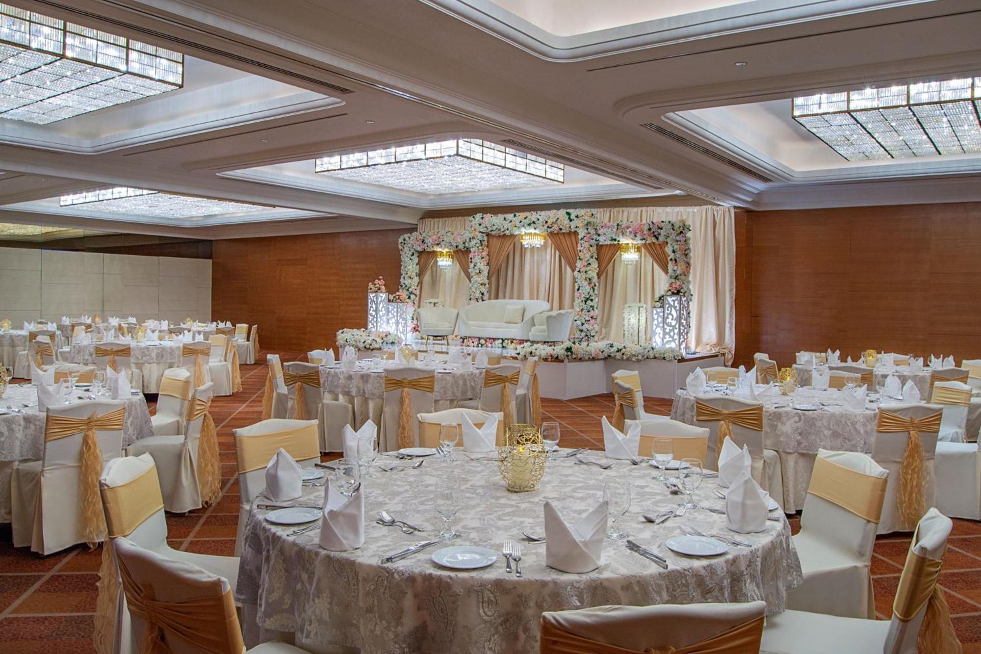 Sheraton Dubai Creek Hotel & Towers Kültér fotó Wedding reception at the Grand Ballroom