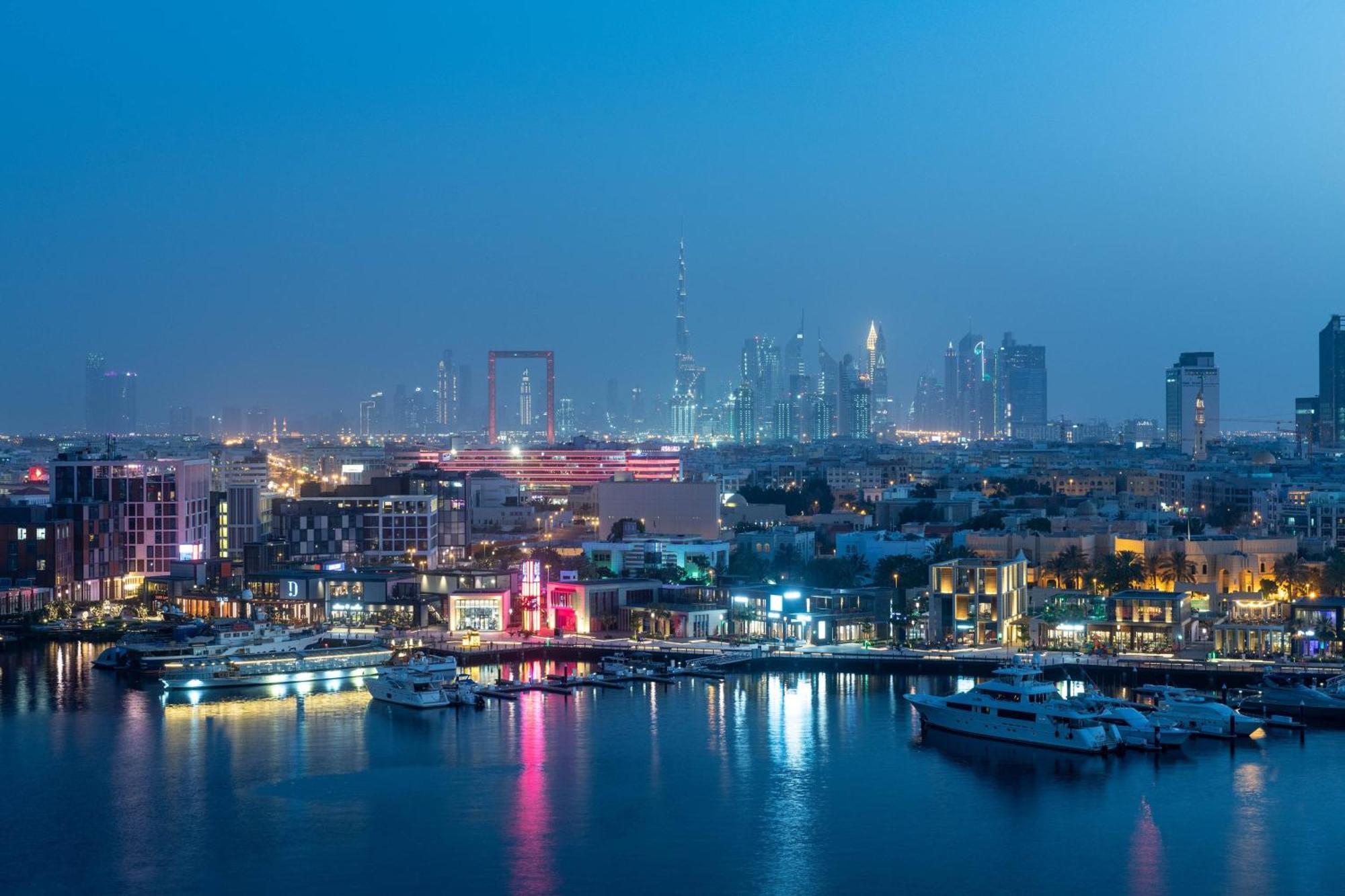 Sheraton Dubai Creek Hotel & Towers Kültér fotó Dubai Marina