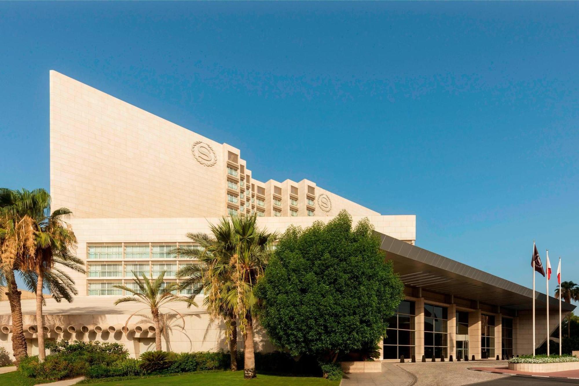 Sheraton Dubai Creek Hotel & Towers Kültér fotó The hotel's main entrance
